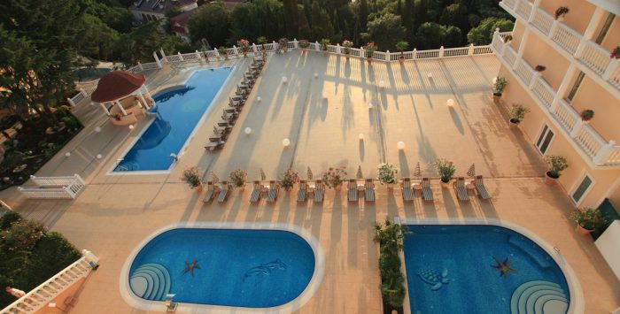 Три бассейна - Официальный сайт отеля Вилла ИваМария в Алуште в Республике Крым