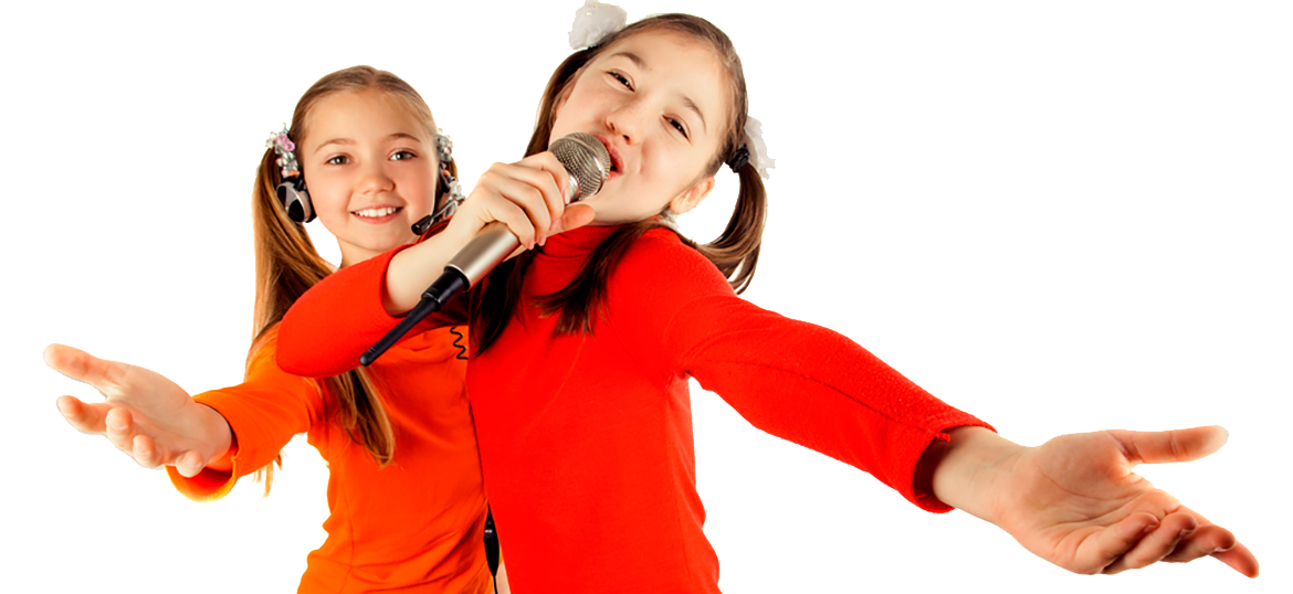 Дети поют караоке. Ребенок с микрофоном. Дети поют. Пение дети. Девочка поет.